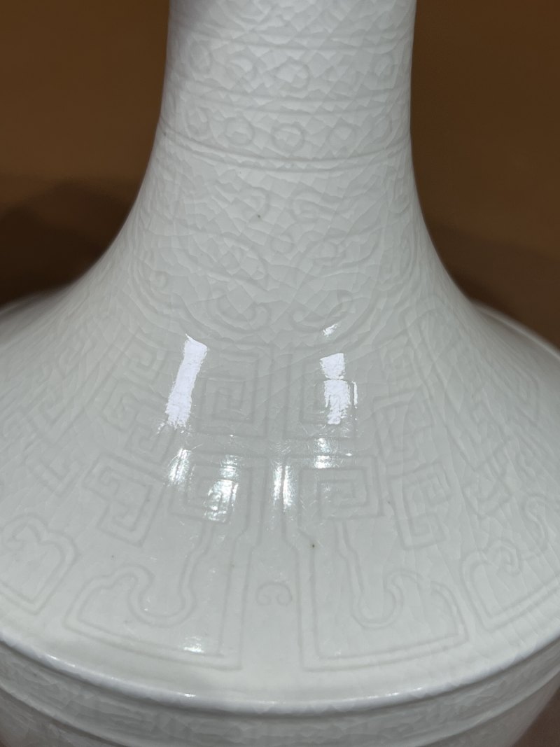 清乾隆 白釉仿定饕餮纹盖碗尊 - 图6