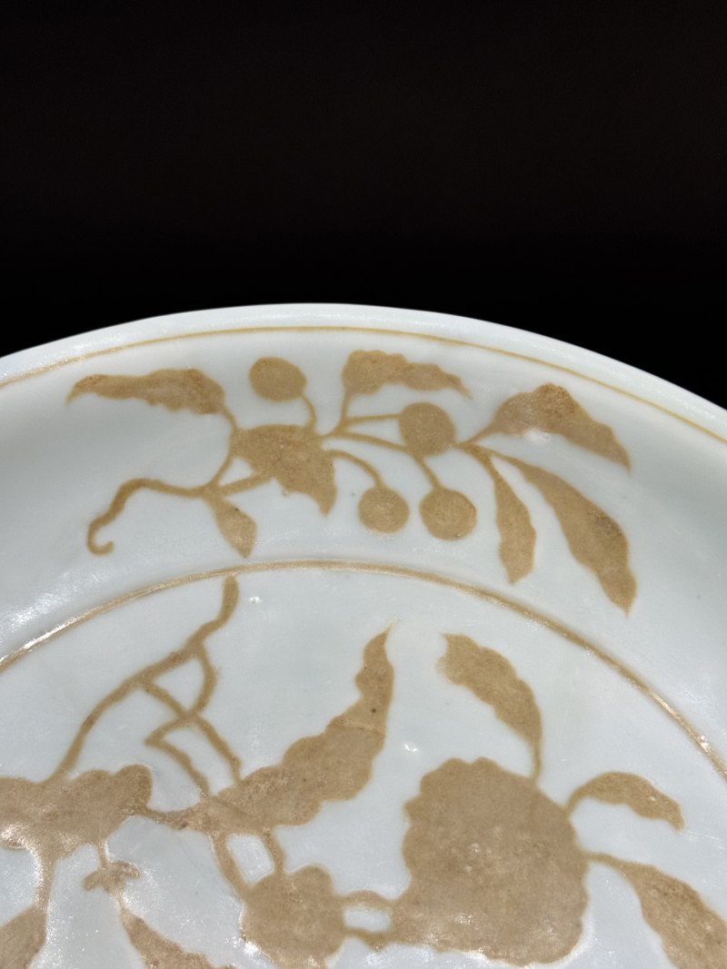 明宣德 褐黄折枝栀子花果纹盘 - 图6