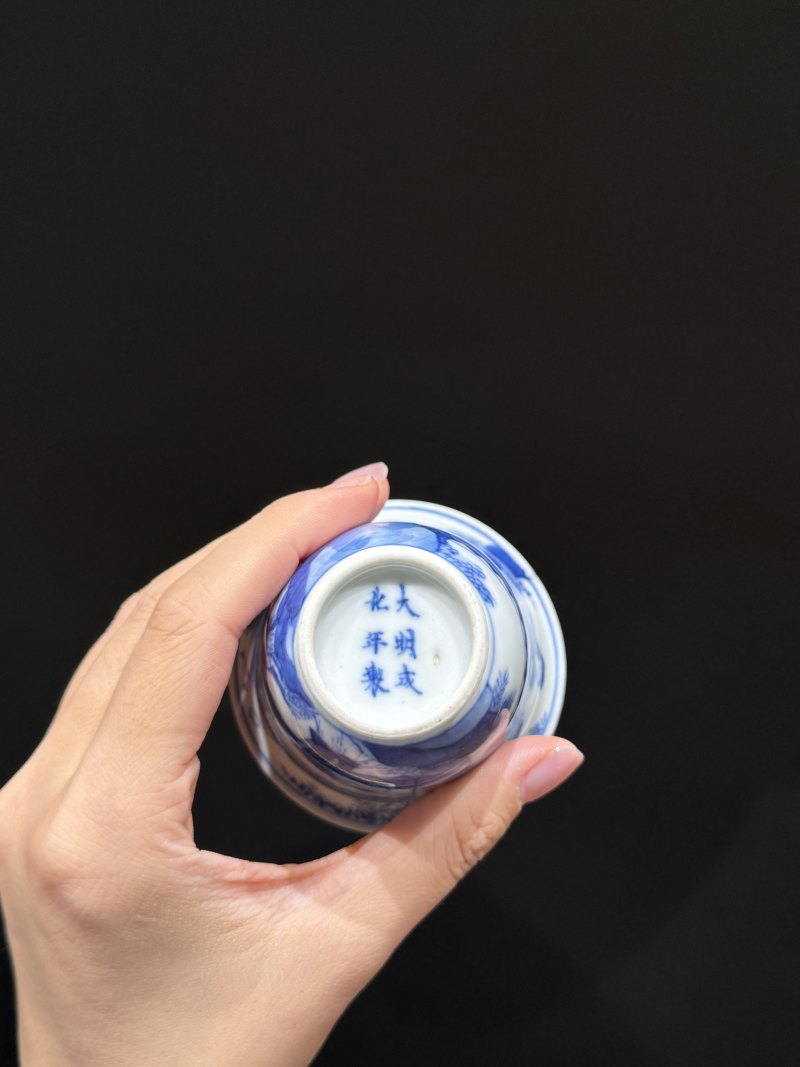 清康熙 青花西厢记之崔莺莺听琴图铃铛杯 - 图10