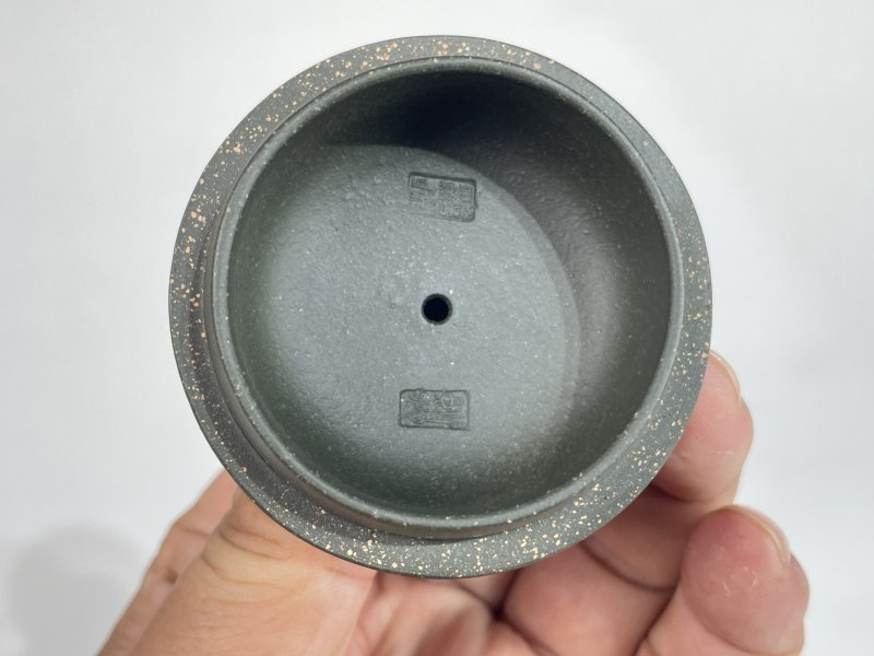 名家款紫砂壶一把 - 图3