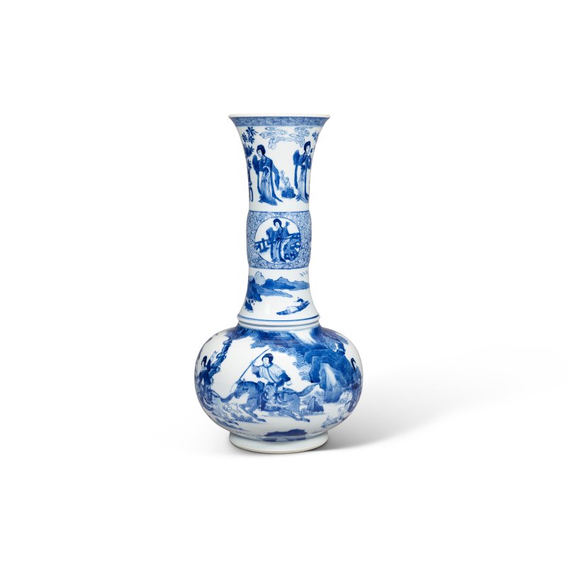 清康熙 青花仕女遊獵圖長頸瓶 雙圈三行六字楷書款  KANGXI SIX-CHARACTER MARK IN UNDERGLAZE BLUE WITHIN A DOUBLE CIRCLE AND OF THE PERIOD (1662-1722) - 图3