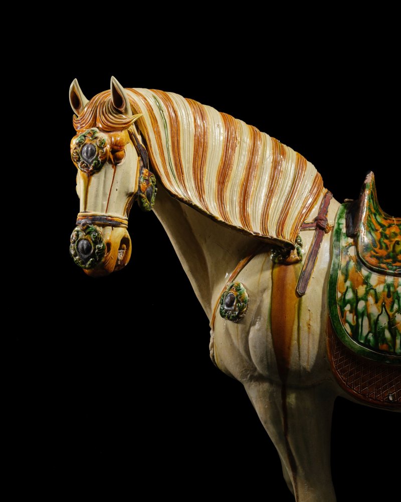 唐　三彩馬 | A MAGNIFICENT LARGE SANCAI-GLAZED CAPARISONED HORSE - 图9