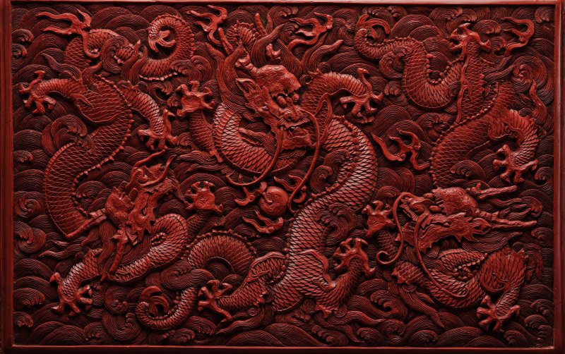 清乾隆　剔紅九龍圖提梁匣 | A CARVED CINNABAR LACQUER 'DRAGON' CABINET - 图3