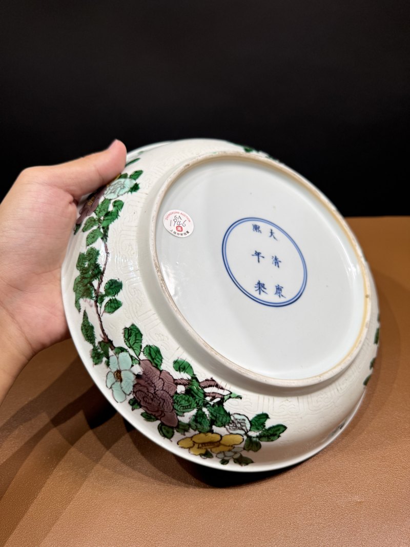 清康熙 素三彩三多暗刻龙纹盘 - 图14