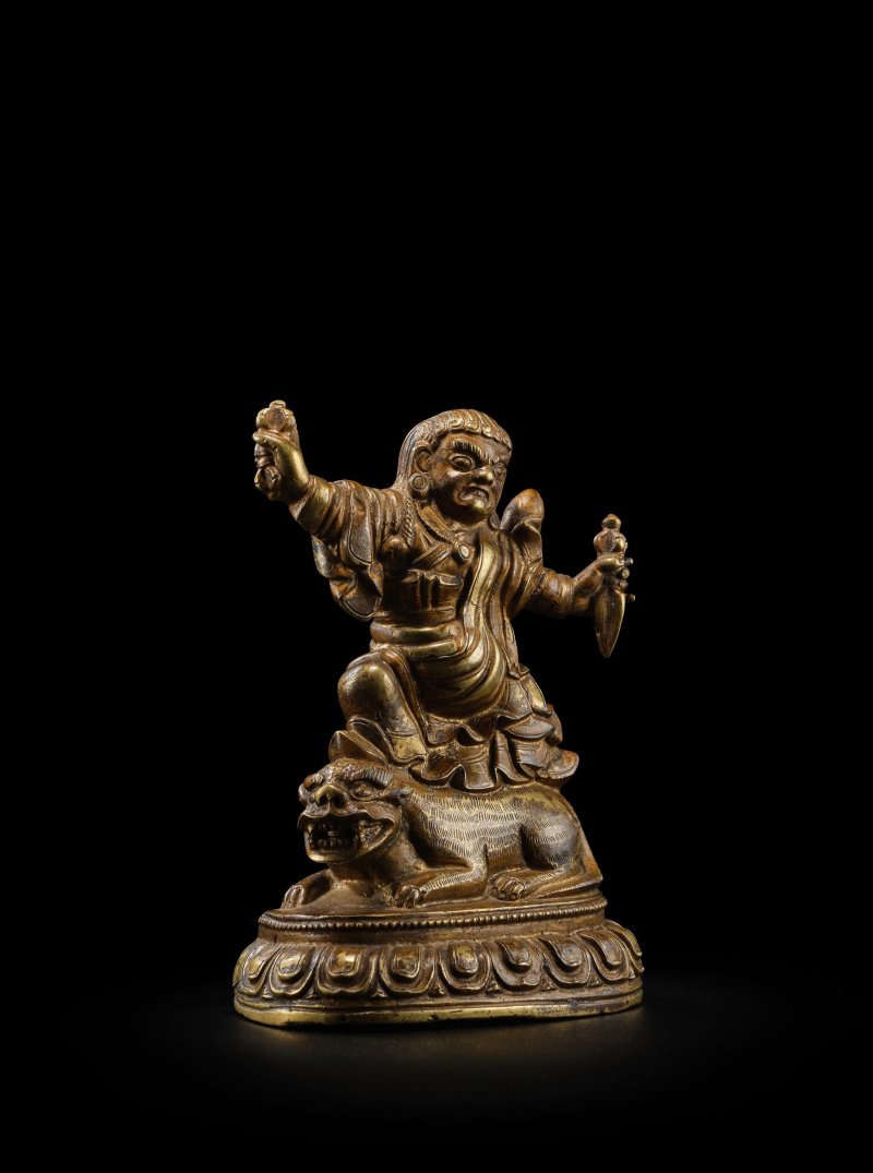 西藏 十六世紀 銅鎏金忿怒蓮師像 | A GILT COPPER ALLOY FIGURE OF DORJE DROLLO - 图4