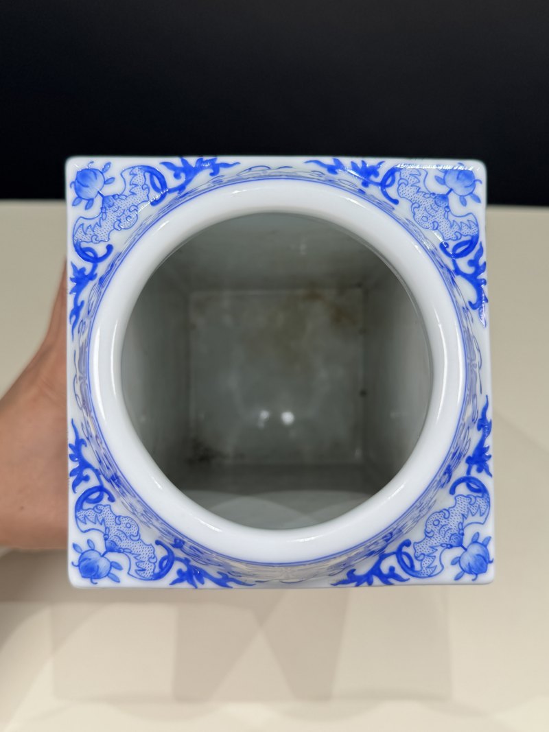 民国 粉彩十二花神故事图琮式瓶一对 - 图13