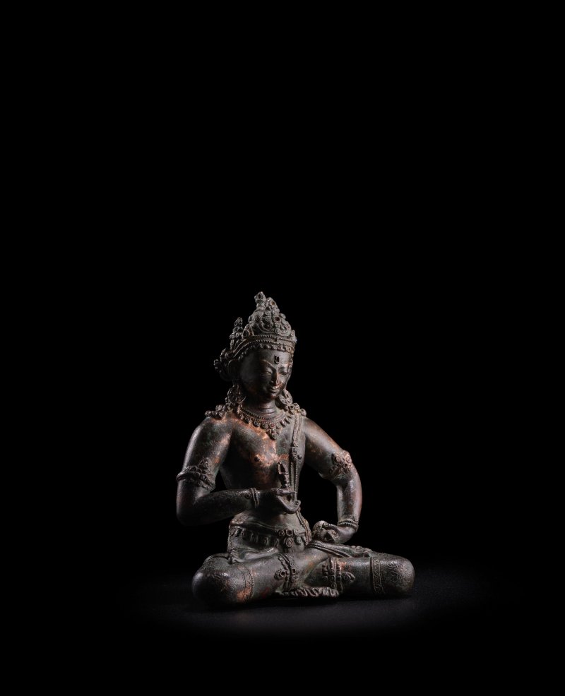 尼泊爾 馬拉時期 十三/十四世紀 金剛薩埵銅像 | A COPPER ALLOY FIGURE OF VAJRASATTVA - 图5