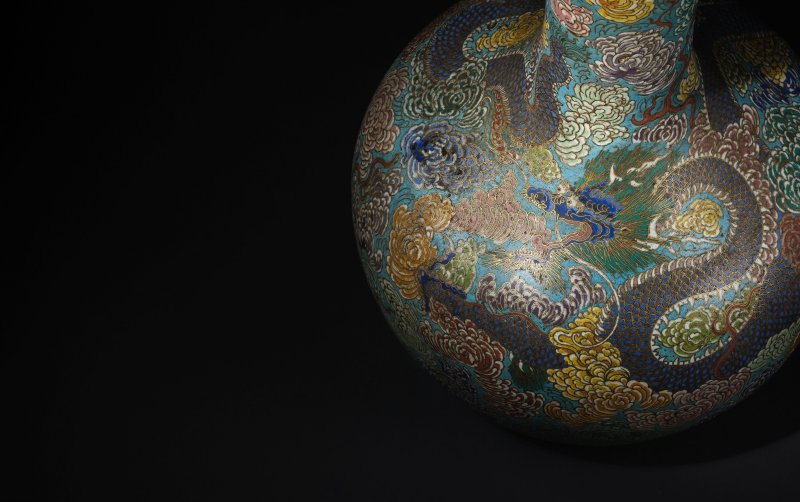 清雍正／乾隆　掐絲琺瑯逐珠雲龍紋天球瓶 | AN EXTREMELY RARE AND LARGE CLOISONNÉ ENAMEL 'DRAGON AND CLOUD' TIANQIUPING - 图5