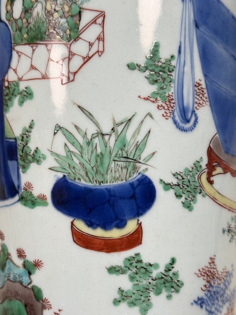 明崇祯 青花五彩博古清供花蝶纹筒瓶 - 图14