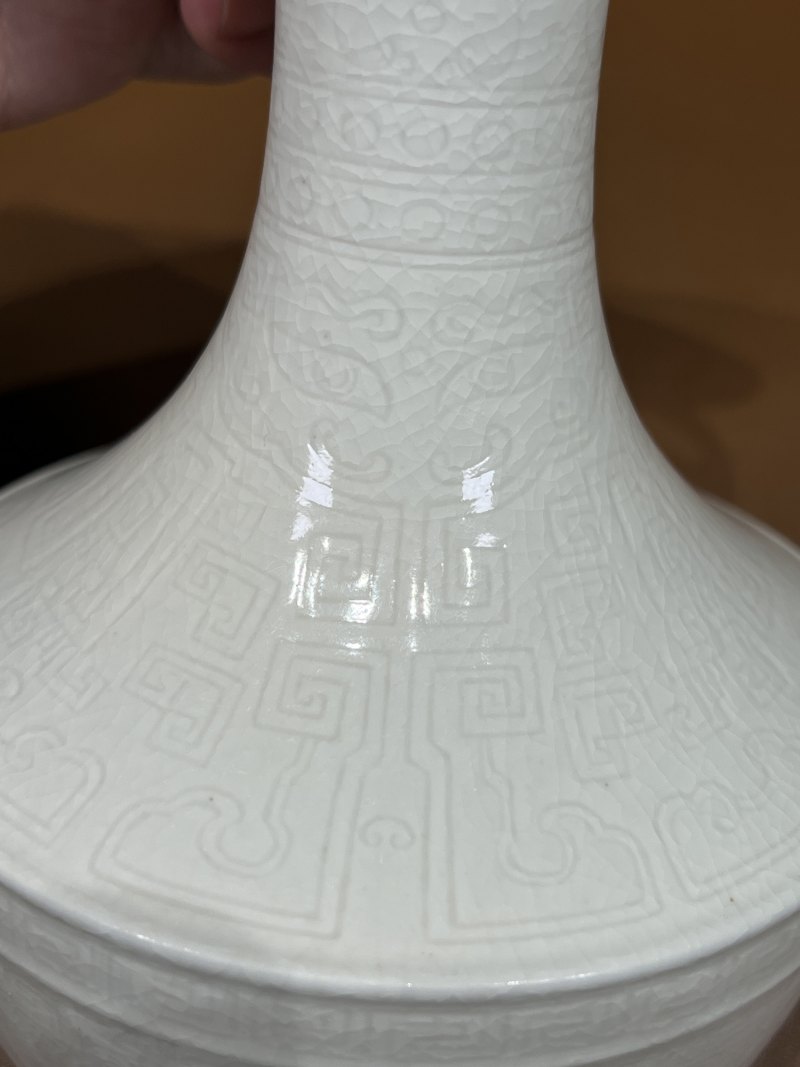 清乾隆 白釉仿定饕餮纹盖碗尊 - 图7