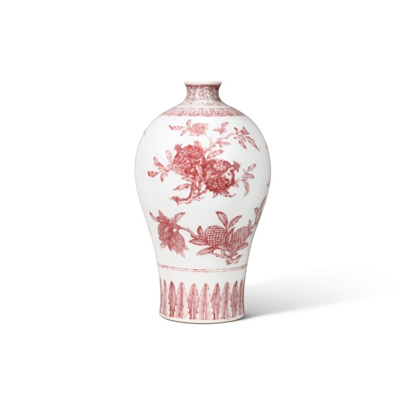 清乾隆 釉裏紅折枝瑞果紋梅瓶 六字篆書款  QIANLONG SIX-CHARACTER SEAL MARK IN UNDERGLAZE BLUE AND OF THE PERIOD (1736-1795) - 图1