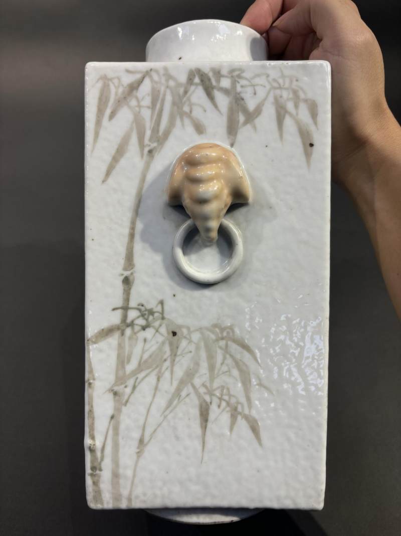    清光绪 周子善绘浅绛彩山水花鸟纹象耳琮式瓶 - 图5