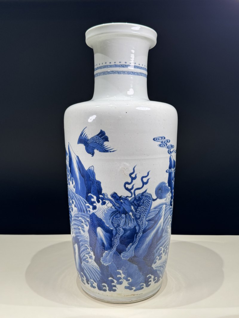 清康熙 青花海水麒麟瑞兽纹棒槌瓶 - 图3