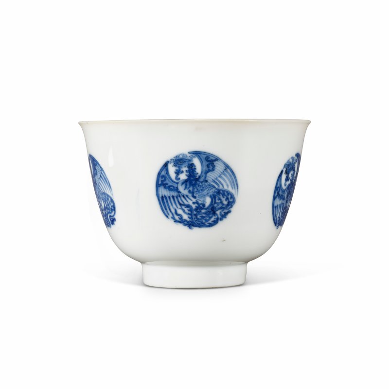 清康熙 青花團鳳紋盃 雙圈六字楷書款  KANGXI SIX-CHARACTER MARK IN UNDERGLAZE BLUE WITHIN A DOUBLE CIRCLE AND OF THE PERIOD (1662-1722) - 图3