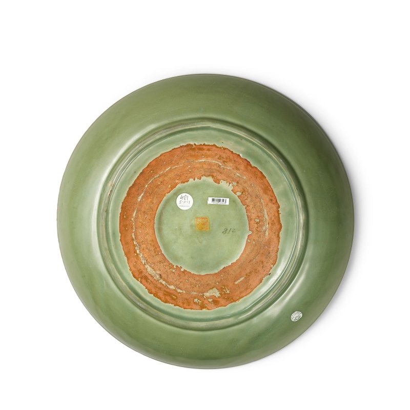 明早期　龍泉窯青釉菊紋大盤 | A LARGE CARVED LONGQUAN CELADON-GLAZED 'CHRYSANTHEMUM' DISH - 图2