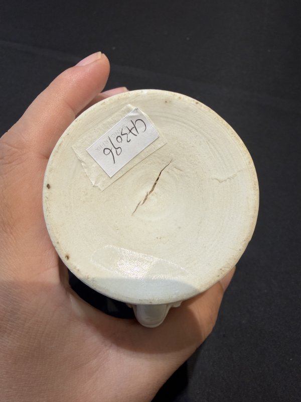 唐 邢窯白釉貼塑飛鳥紋吸杯 - 图13