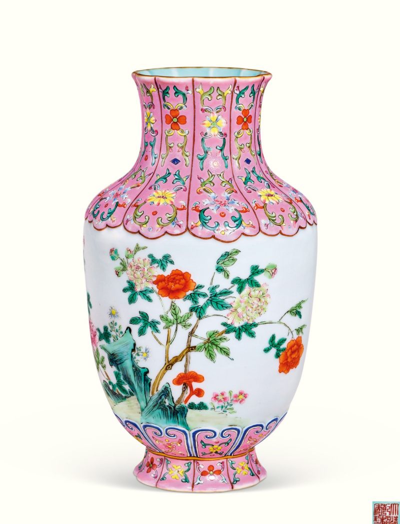清乾隆 御题诗洋彩芙蓉图浮雕藕粉地十瓣花口瓶 - 图1