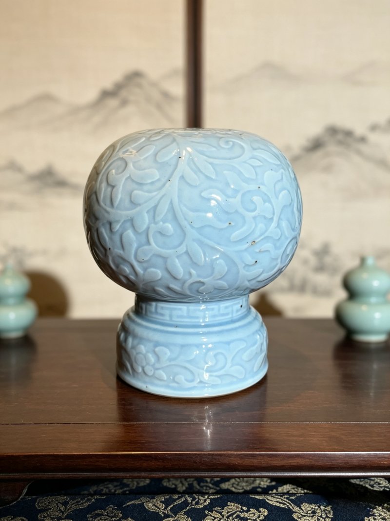 清晚期 天蓝釉堆刻纹帽顶 - 图1