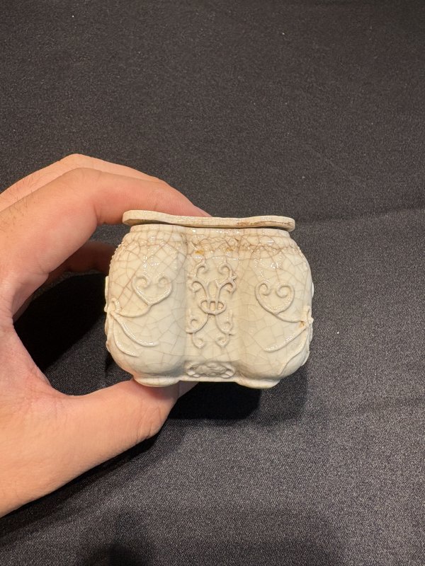 清 仿定白釉蓋盒、瓶一組 - 图22