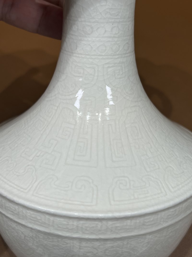 清乾隆 白釉仿定饕餮纹盖碗尊 - 图8