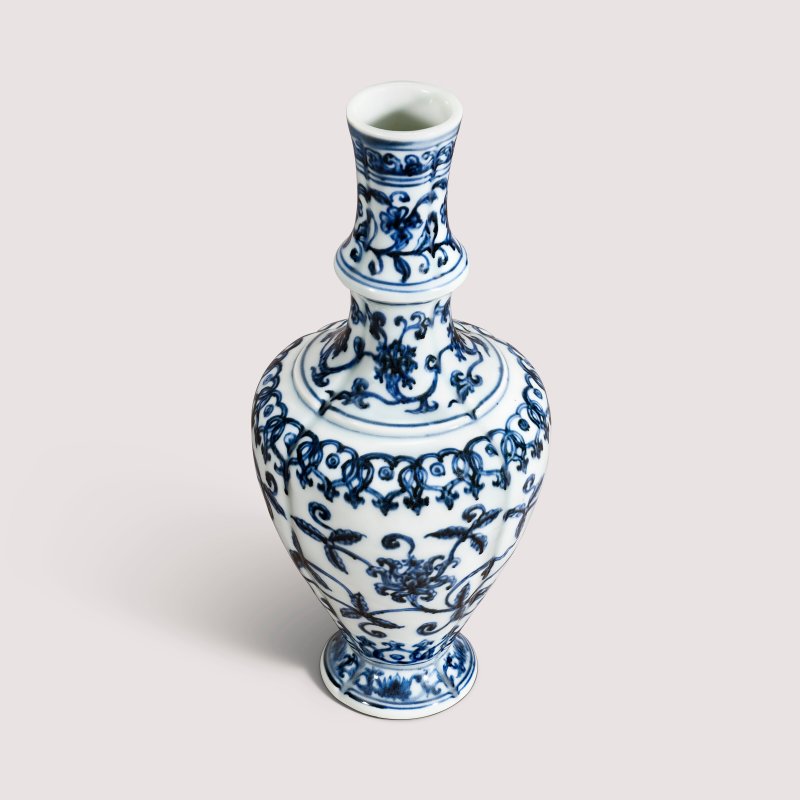 明宣德 御製青花纏枝花卉紋瓜棱式甘露瓶  XUANDE PERIOD (1426-1435) - 图2