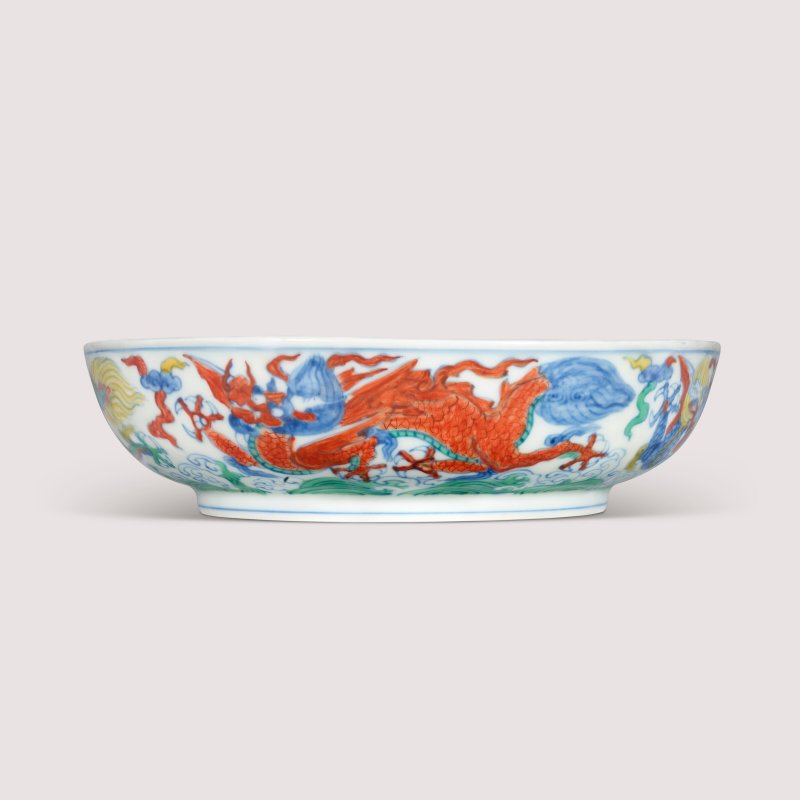 明成化 鬥彩波濤行龍紋盤 雙方框六字楷書款  CHENGHUA SIX-CHARACTER MARK IN UNDERGLAZE BLUE WITHIN A DOUBLE SQUARE AND OF THE PERIOD (1465–1487) - 图2