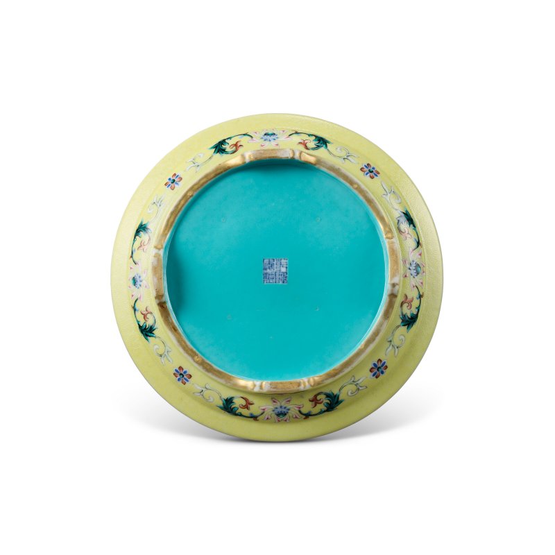 清乾隆 洋彩黃地錦上添花江山一統爵托 四字篆書款  QIANLONG FOUR-CHARACTER SEAL MARK IN UNDERGLAZE BLUE AND OF THE PERIOD (1736-1795) - 图2