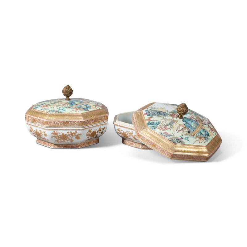 清乾隆 粉彩百鹿八方蓋盒一對  QIANLONG PERIOD (1736-1795) - 图2