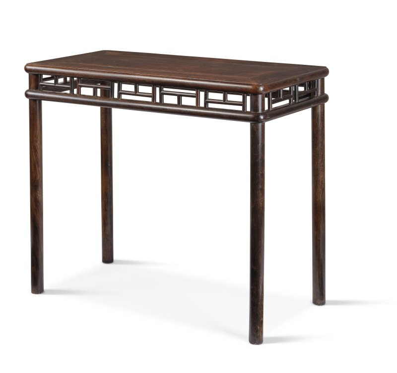 清十八/十九世紀　紫檀仰俯山欞格紋條桌 | A RARE MING-STYLE ZITAN SIDE TABLE - 图3