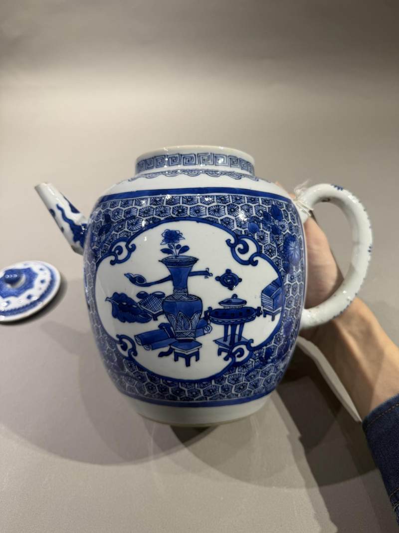    清康熙 青花博古纹茶壶 - 图3