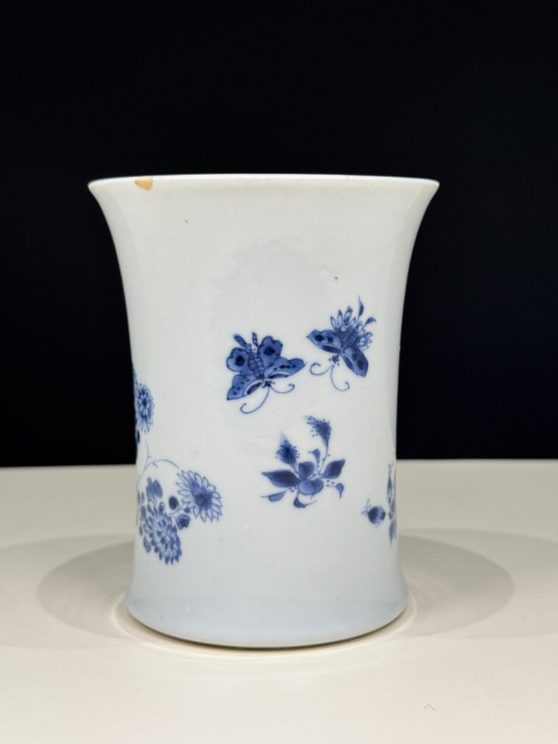 清康熙 青花花蝶纹束腰笔筒 - 图3