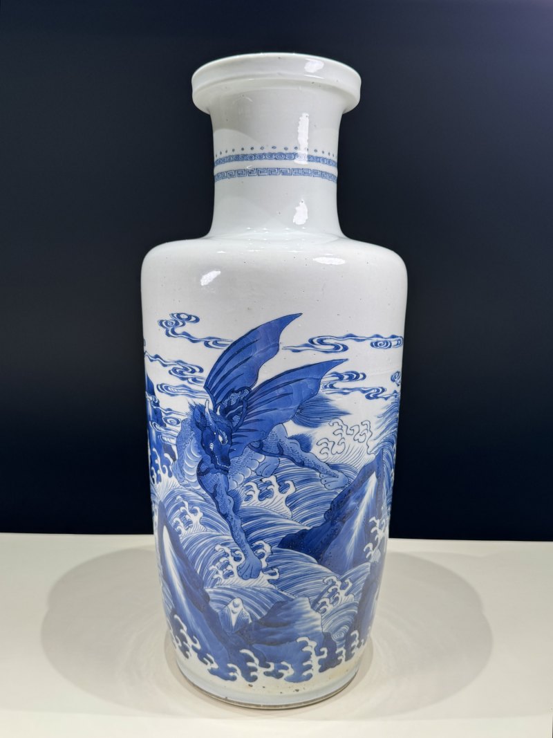 清康熙 青花海水麒麟瑞兽纹棒槌瓶 - 图4