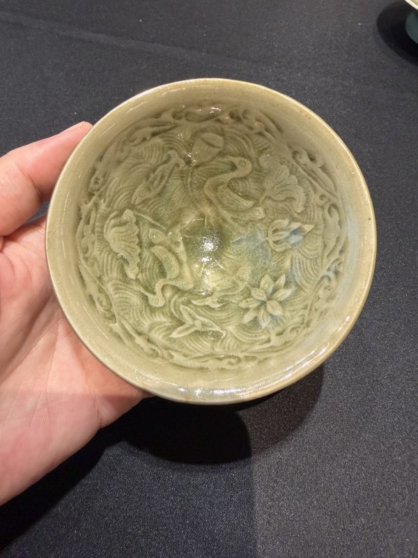 北宋耀州窯青釉剔刻滿池嬌圖斗笠茶盞一對 - 图9