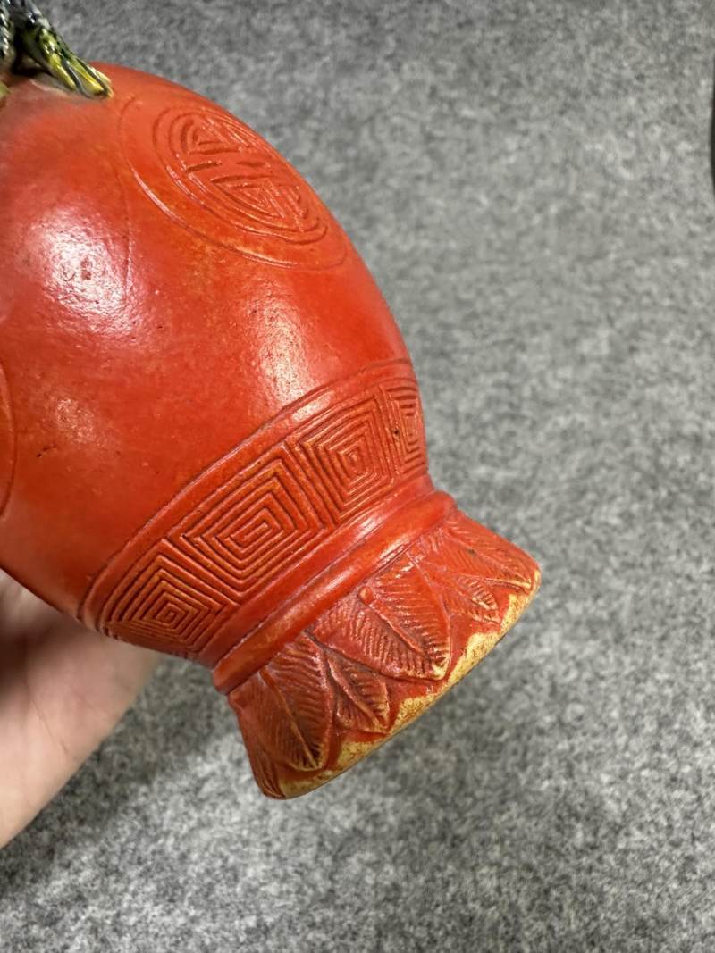    珊瑚红蟠螭纹瓶 - 图7