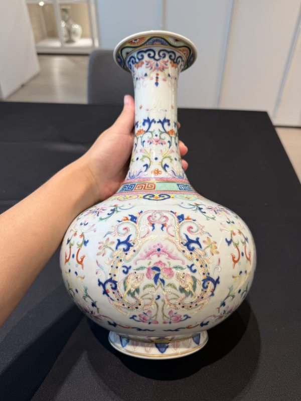 清乾隆青花洋彩雙螭供福壽西番蓮紋玉壺春瓶 - 图19