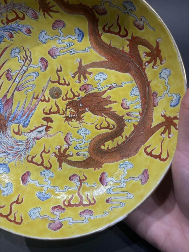    清光绪 黄地粉彩龙凤纹盘 - 图4