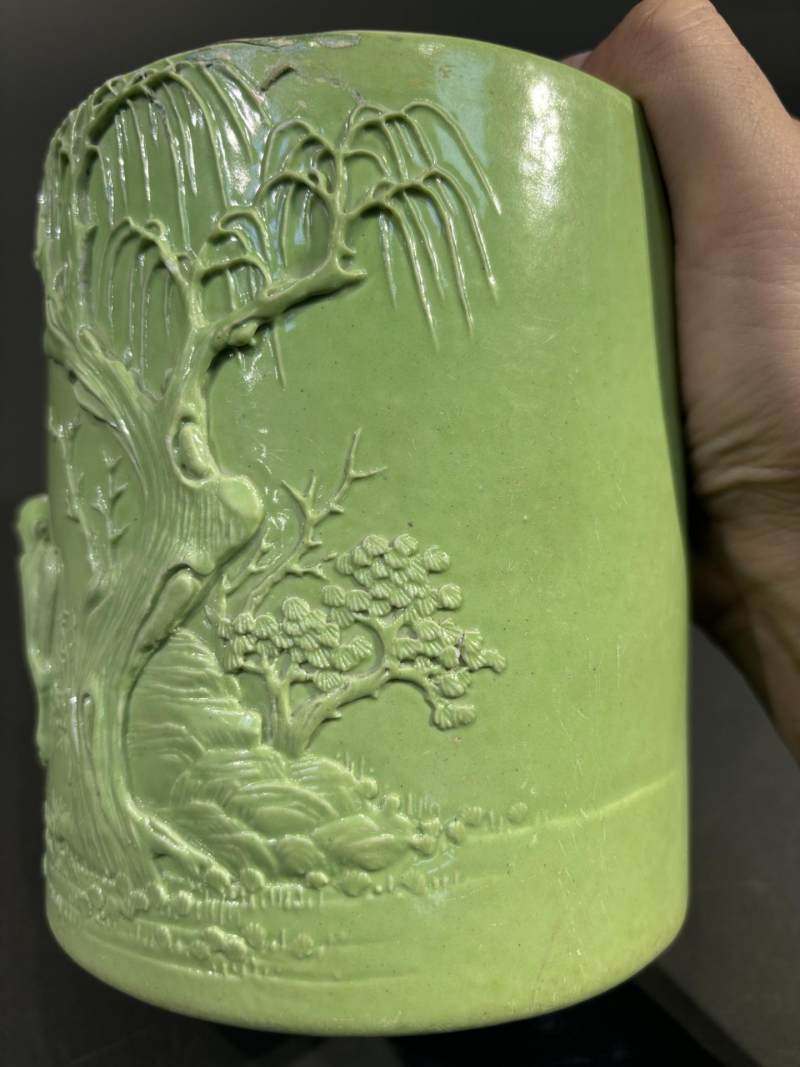    清 秋葵绿雕瓷双骏图笔筒 - 图5