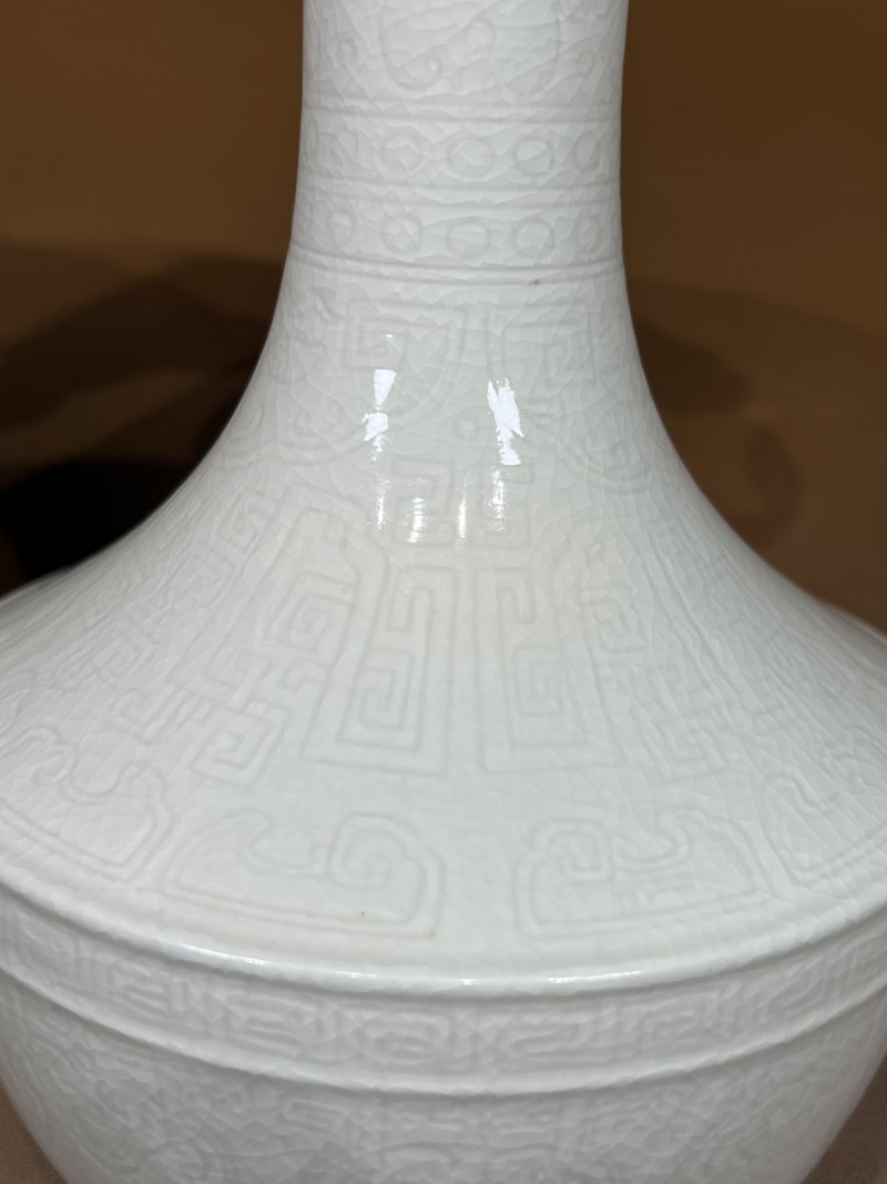 清乾隆 白釉仿定饕餮纹盖碗尊 - 图9