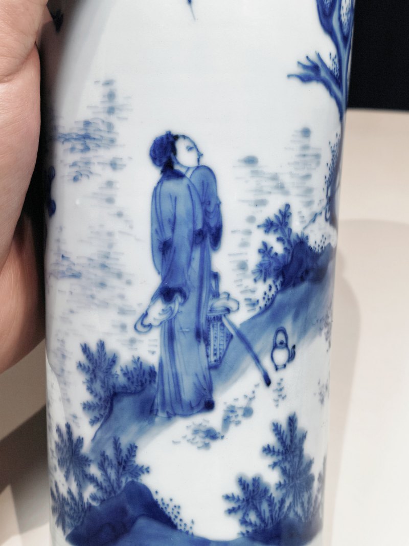 明崇祯 青花龙凤金钗传人物故事图筒瓶 - 图8