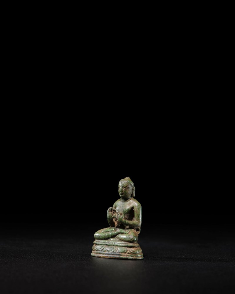 印度北部 笈多時期 六世紀 佛陀銅像 | A COPPER ALLOY FIGURE OF BUDDHA - 图2