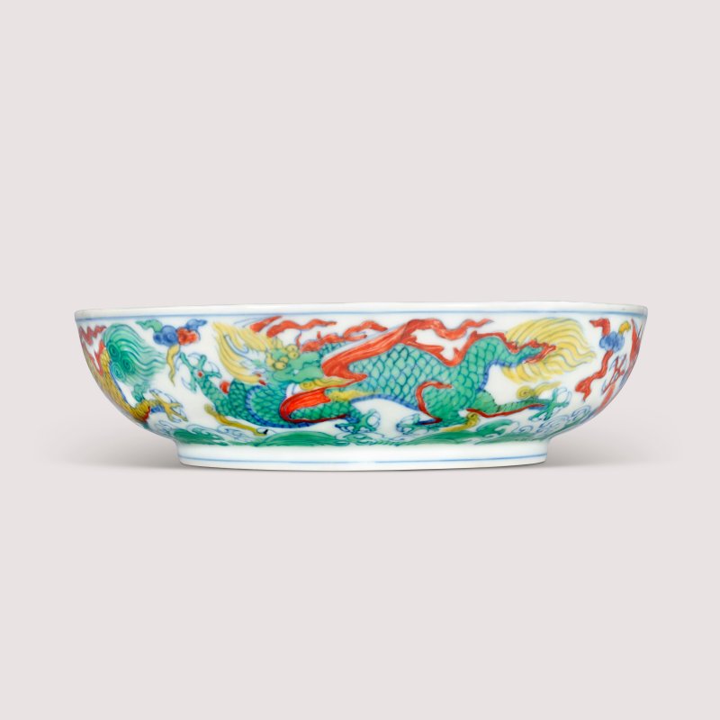 明成化 鬥彩波濤行龍紋盤 雙方框六字楷書款  CHENGHUA SIX-CHARACTER MARK IN UNDERGLAZE BLUE WITHIN A DOUBLE SQUARE AND OF THE PERIOD (1465–1487) - 图3