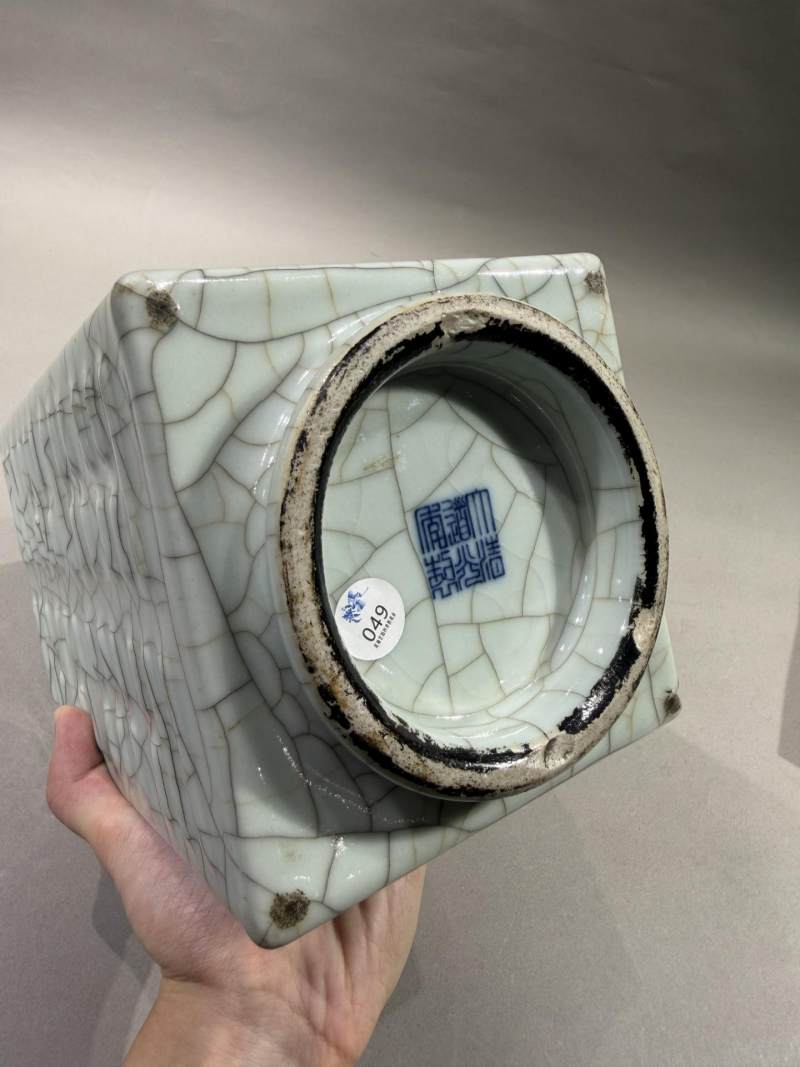    清道光 哥釉八卦琮式瓶 - 图6