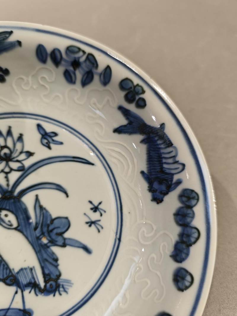   明嘉靖 青花沥粉一路连科盘（一对） - 图13