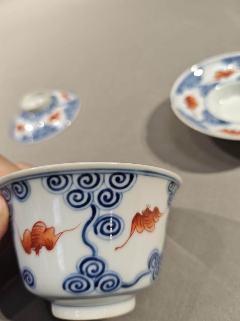    青花矾红云蝠纹盖碗 - 图4