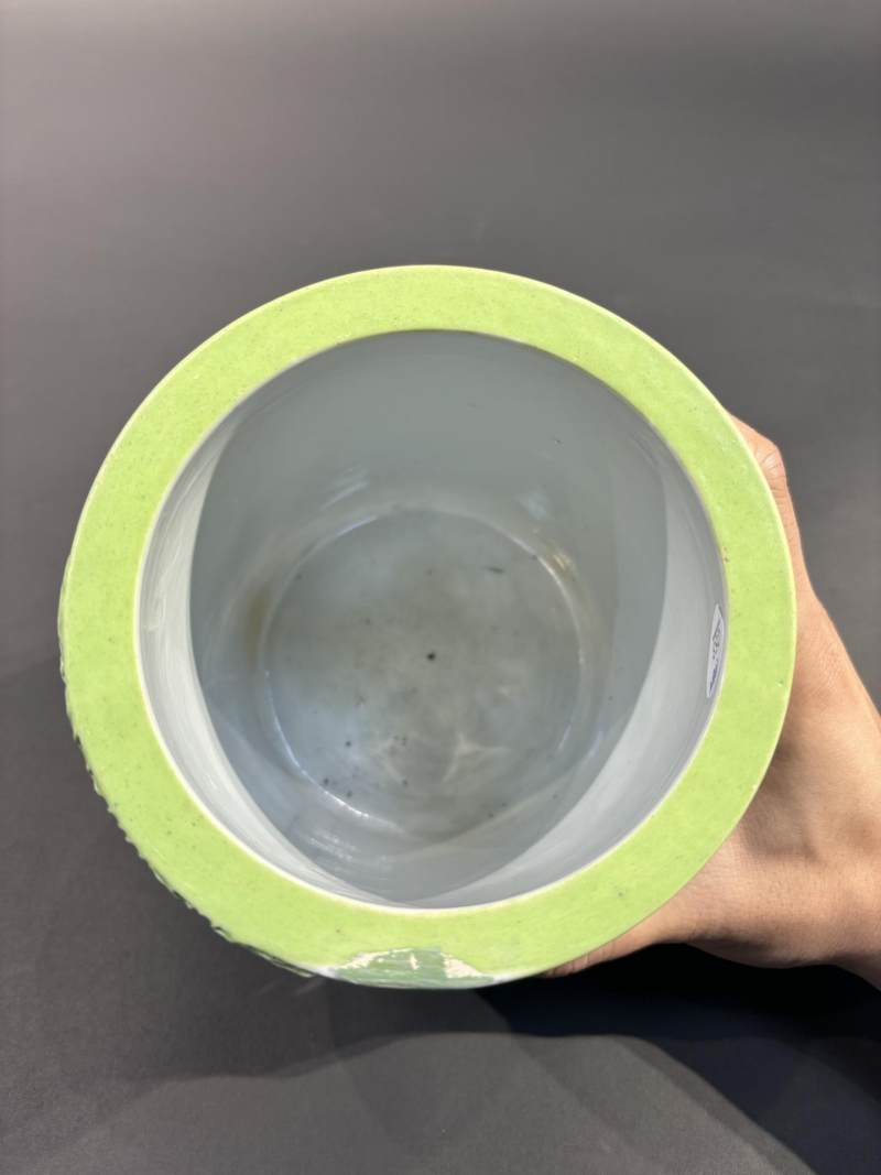    清 秋葵绿雕瓷双骏图笔筒 - 图6
