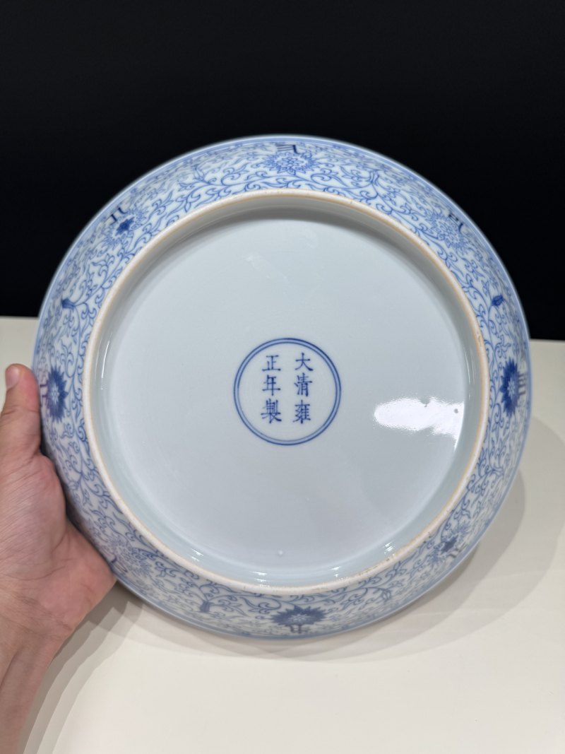 清雍正 青花莲托梵文大盘 - 图11