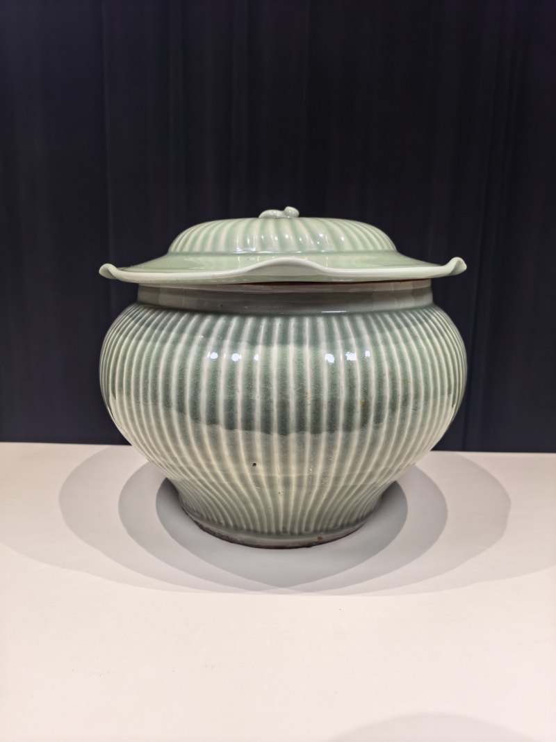 元-明 龙泉窑青釉荷叶盖罐一对 - 图19
