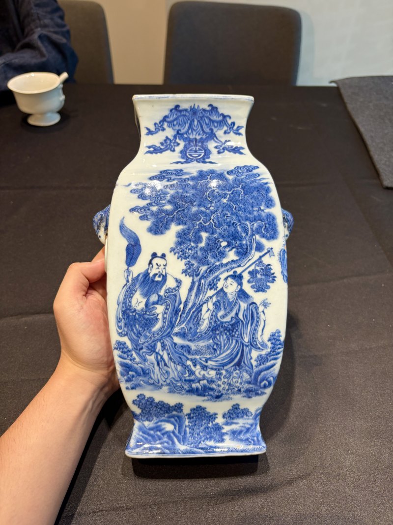 清雍正 青花八仙人物故事圖獸耳銜環壁瓶 - 图11