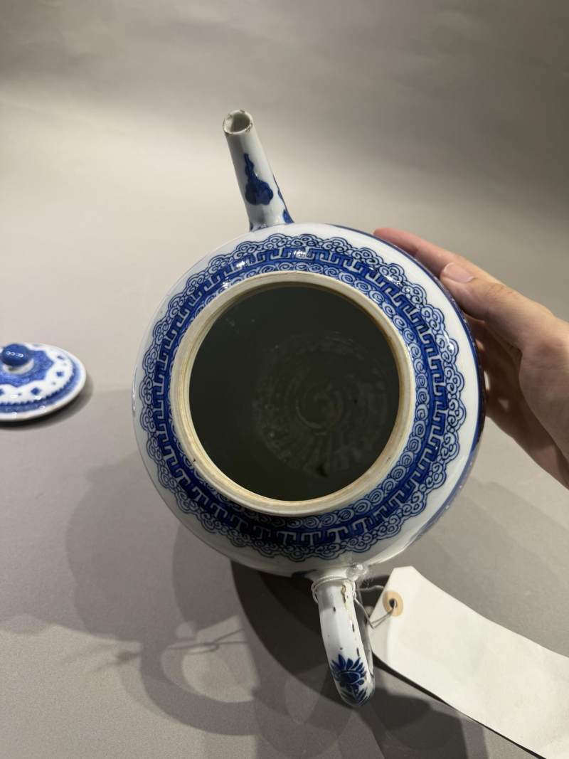    清康熙 青花博古纹茶壶 - 图5