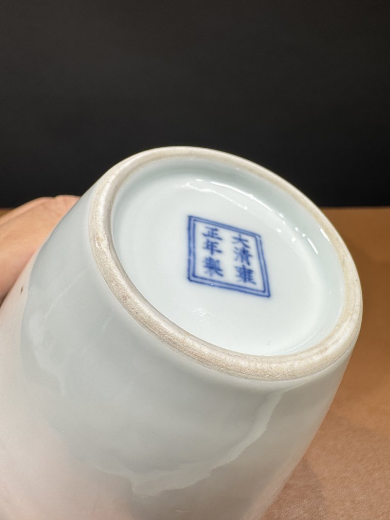 清雍正 白釉贴塑团花莱菔瓶 - 图6